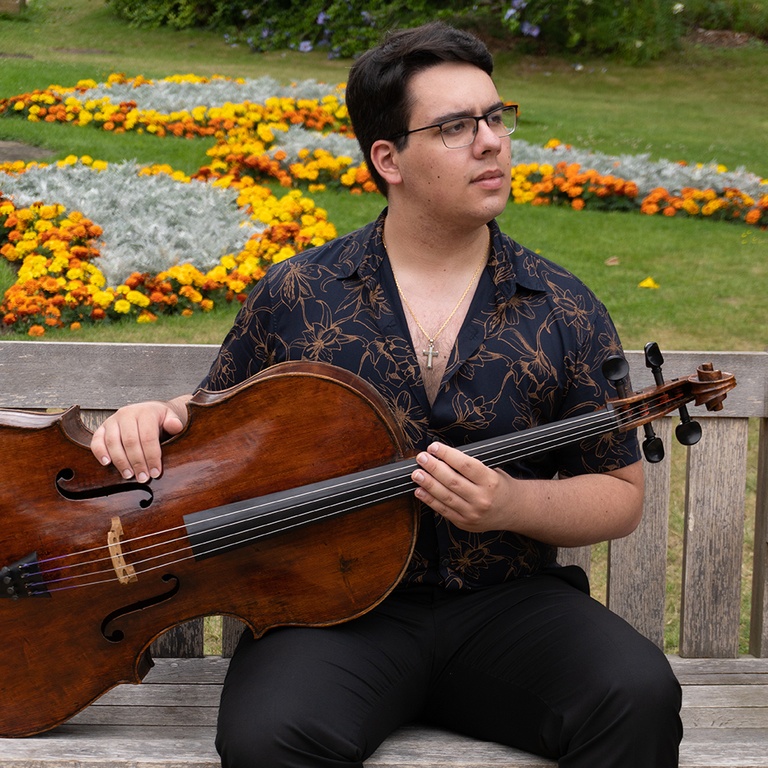 Cellist Oliver Simpson