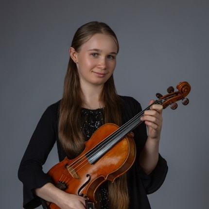Victoria Stolte violist